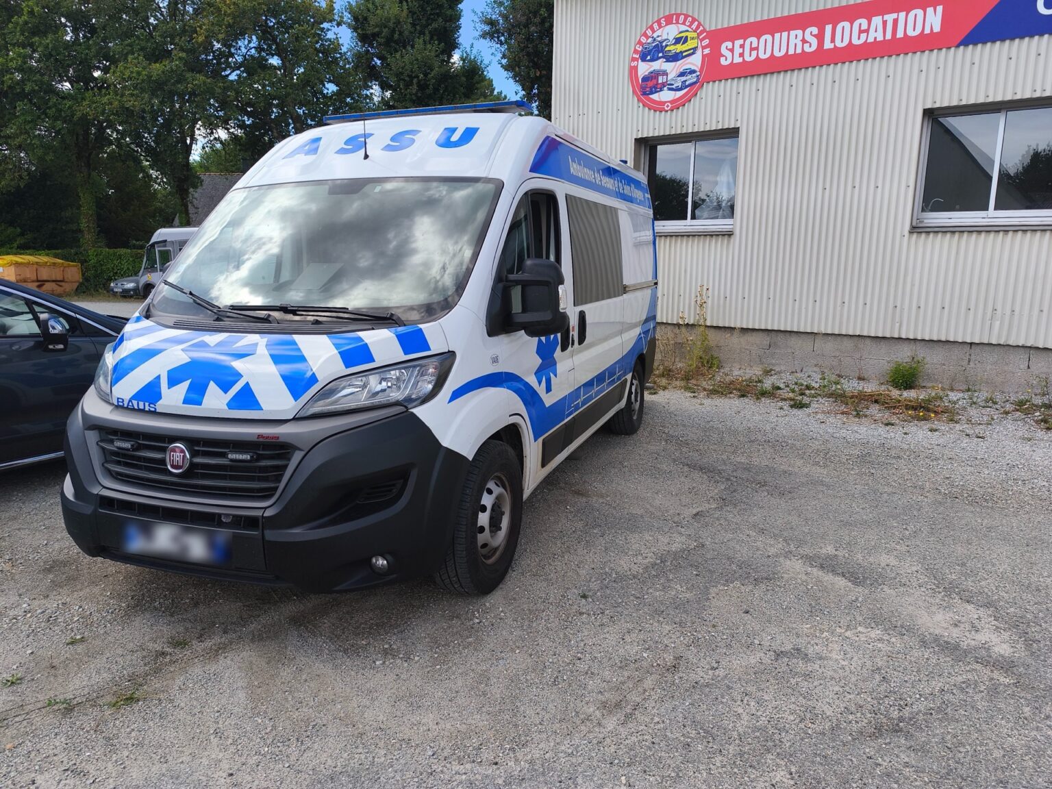 Ambulance ASSU vue de face, disponible en location chez Secours Location